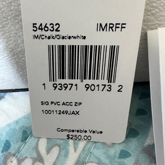 Accordion Zip Wallet In Signature Canvas - Picture 5 of 7